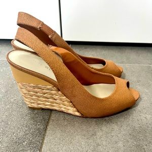 Nine West peep toe wedge size 6